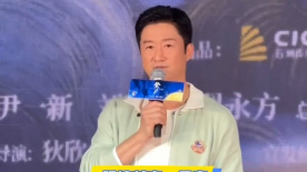 美女脱小内内给男生摸